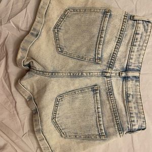 I’m selling this because is too little for me